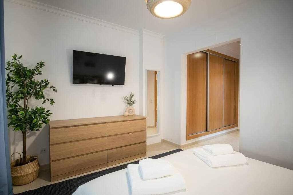 Modern 3Br Apt W/ Lg Terrace, Bbq, Ac & Parking Tavira Eksteriør bilde